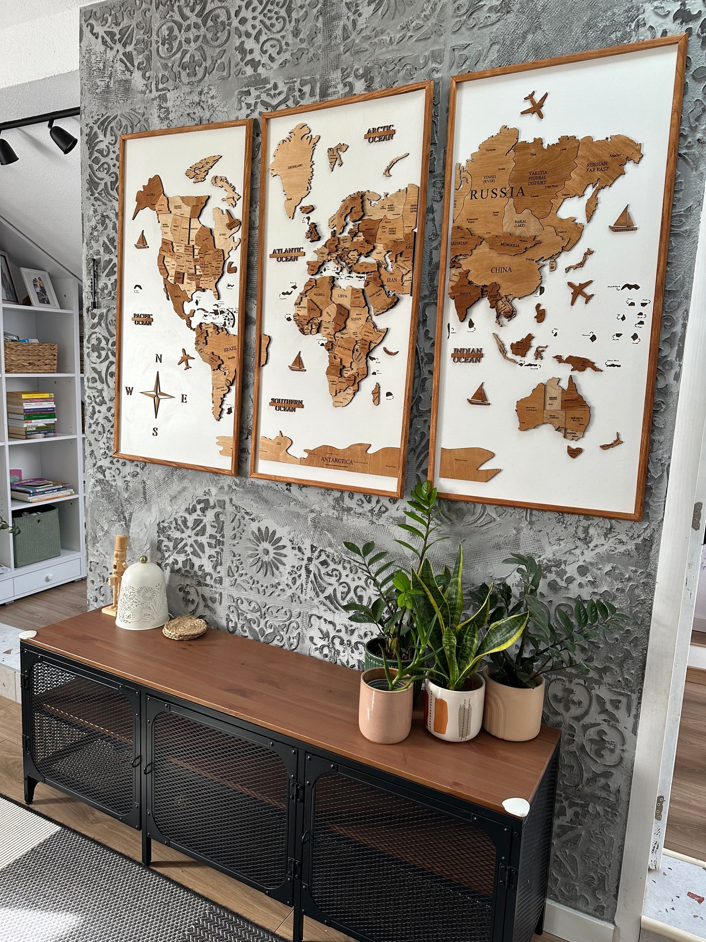 Triptih 3D Drvena mapa sveta – Elegantna dekoracija i putni planer u jednom