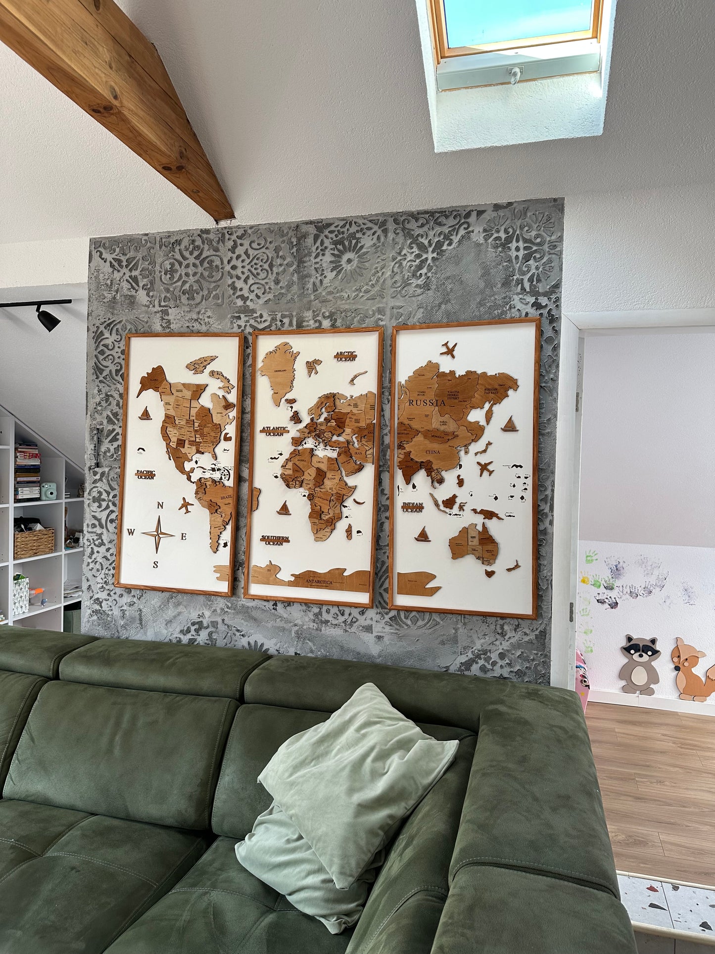 Triptih 3D Drvena mapa sveta – Elegantna dekoracija i putni planer u jednom